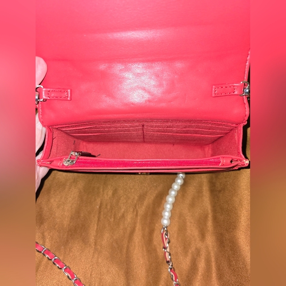 Badgley Mischka Diamond Quilted Crossbody With Pearls. Red Vegan Leather NWT - Picture 11 of 14